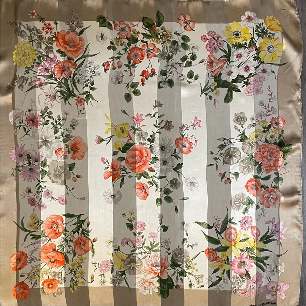 Lovely Valentino Garavani Silk Scarf Floral 34 In Excellent Condition